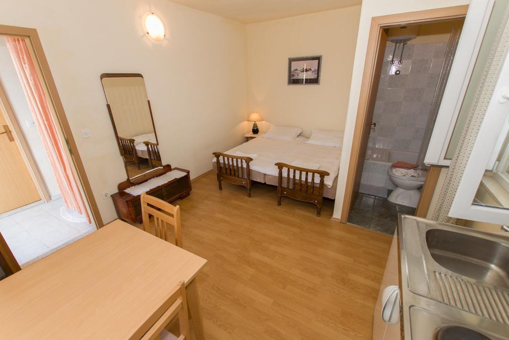 Apartment Jakov *